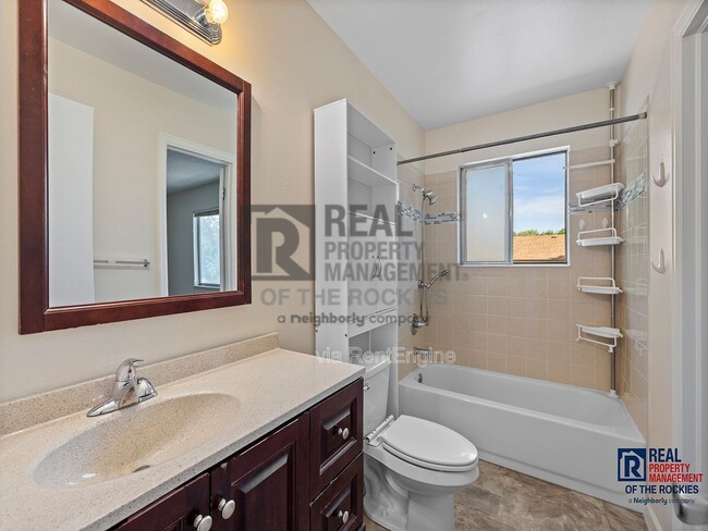 Building Photo - 412 Towhee St