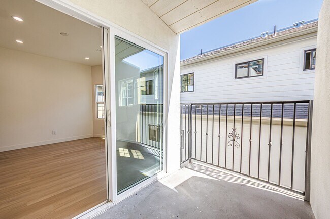 Building Photo - Now Offering Two Weeks Free – Upstairs 3-B...