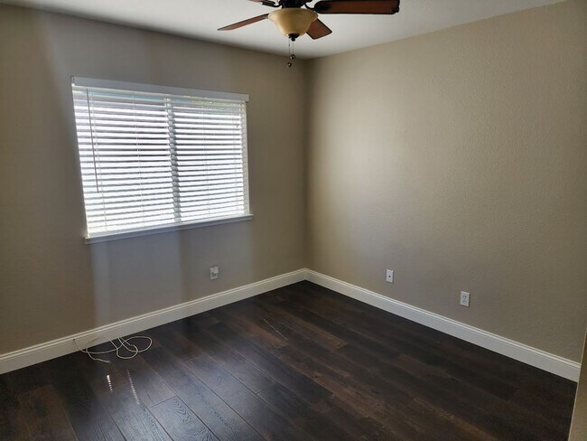 Building Photo - Gorgeous 4 Bedroom/3 Bath Home in South Temecula!