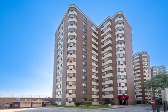 Building Photo - 7337 S South Shore Dr