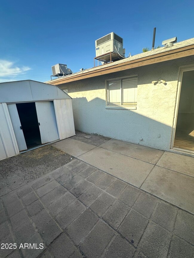 Building Photo - 1222 E Harry St
