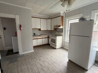 Building Photo - Spacious 2 bedroom apartment with bonus room