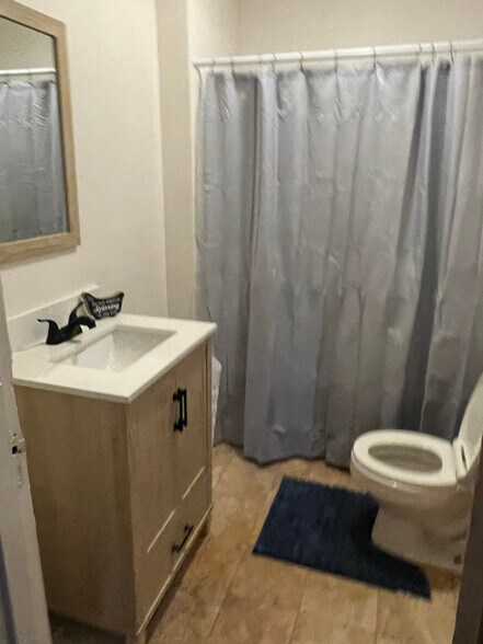 Building Photo - 508 Dickenson St