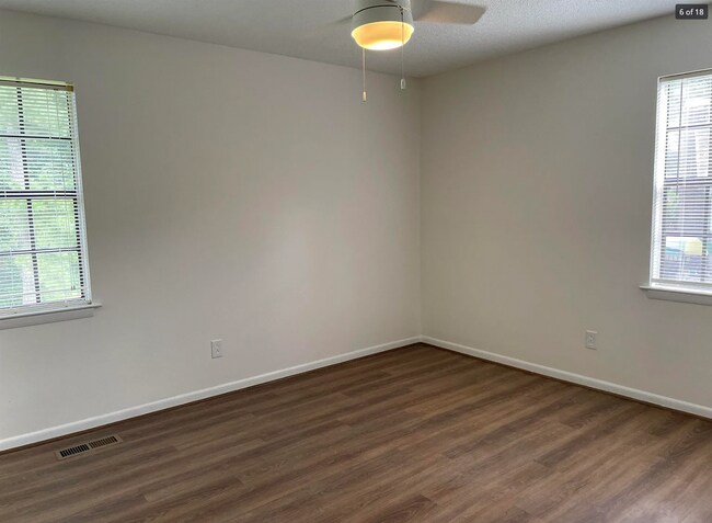 Primary Bedroom with ensuite bathroom - 714 Woodland Dr S