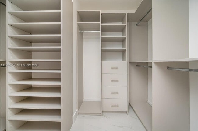 Building Photo - 700 NE 24th St