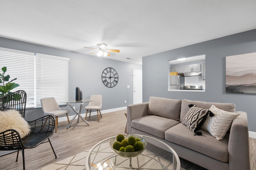 Building Photo - Kingswood Court Apartments