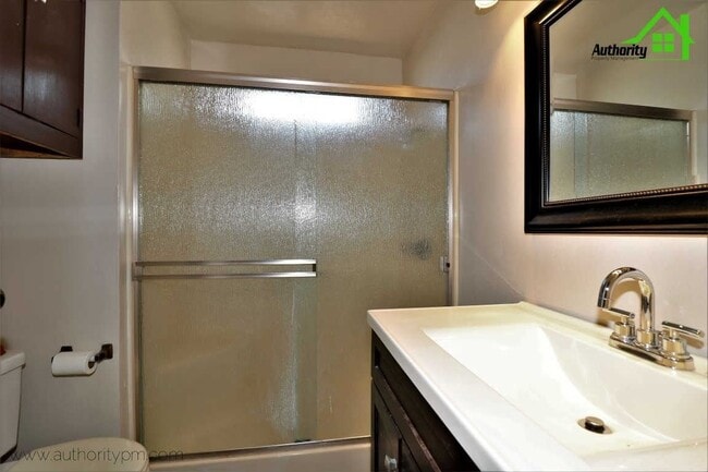 Building Photo - 2413 Ramona Pl
