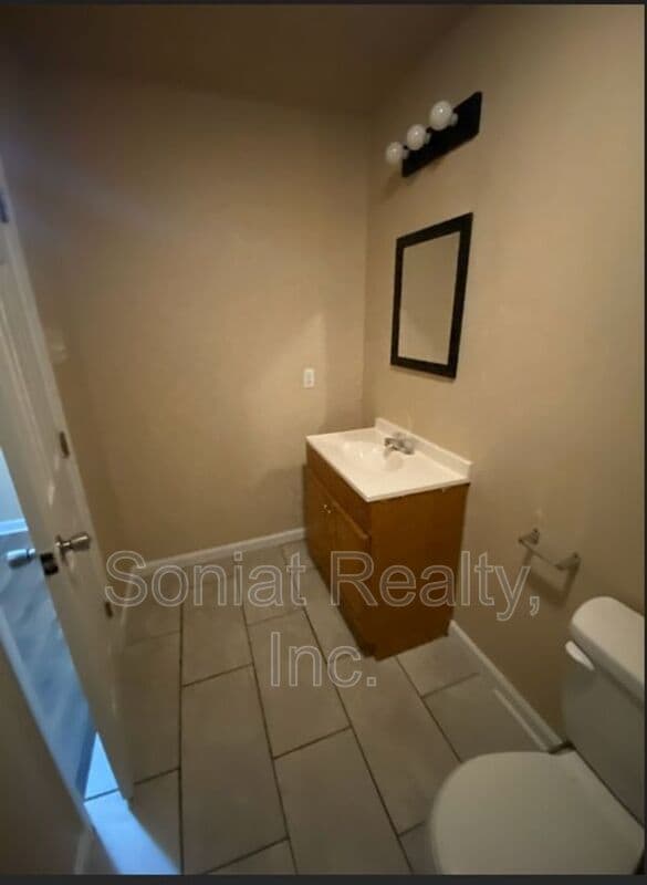 Building Photo - 7202 Salem Dr