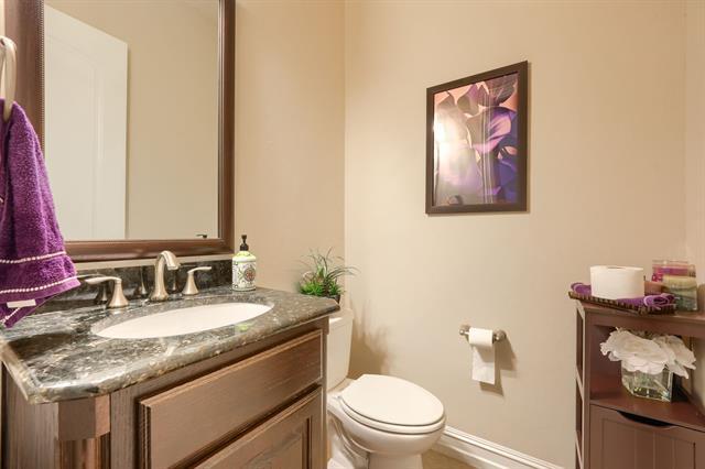 Building Photo - 949 Byron St