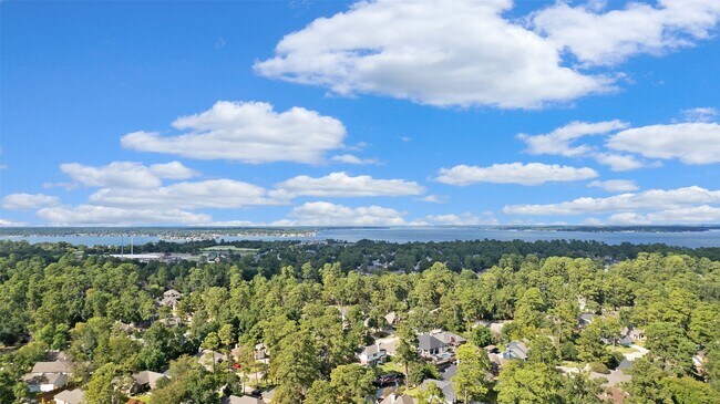 Building Photo - 3030 Hemingway Dr