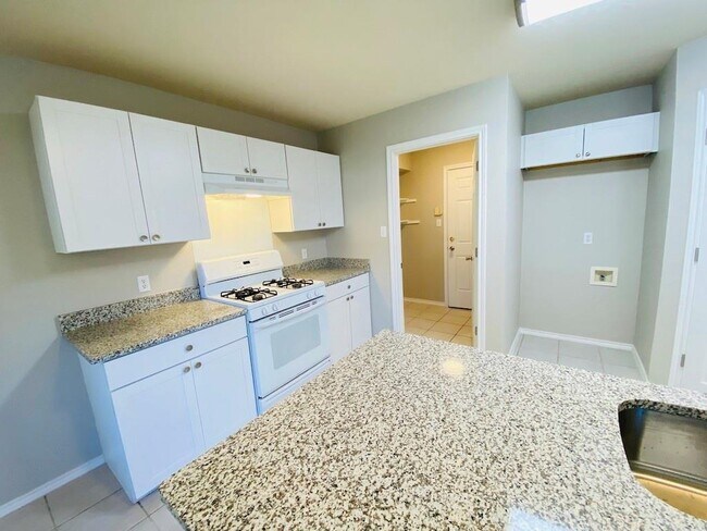 Building Photo - 3304 Kissman Dr