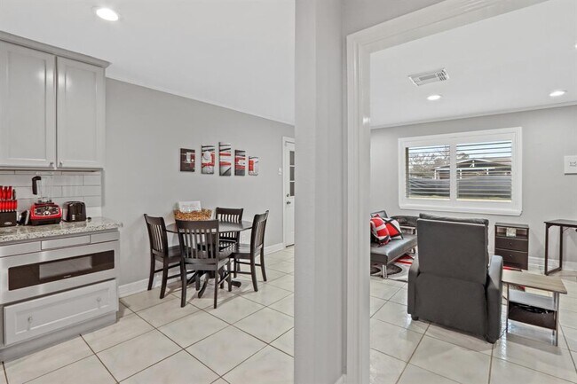Building Photo - 6311 Bluestone Dr