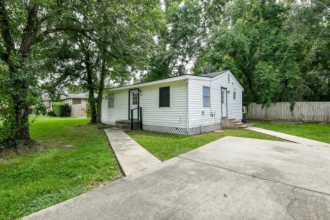 Building Photo - 24204 Linda Ln