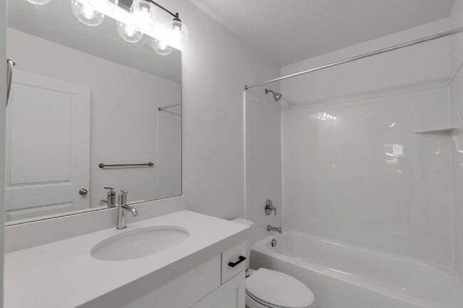 Building Photo - Modern 3-Bedroom, 2.5-Bathroom Townhome Near Highway 6 and I-15 - END UNIT