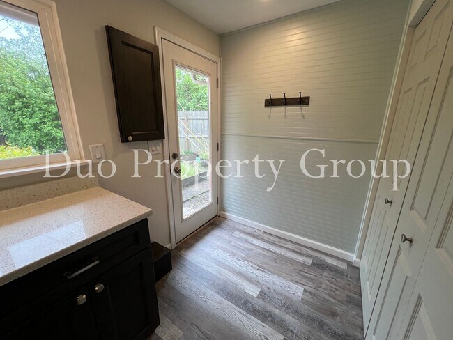 Building Photo - Edgewood South Eugene Home