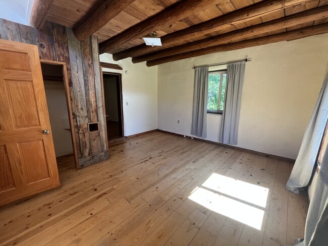 Building Photo - 507 Upper Ranchitos Rd