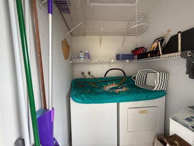 Building Photo - 894 Flanders S