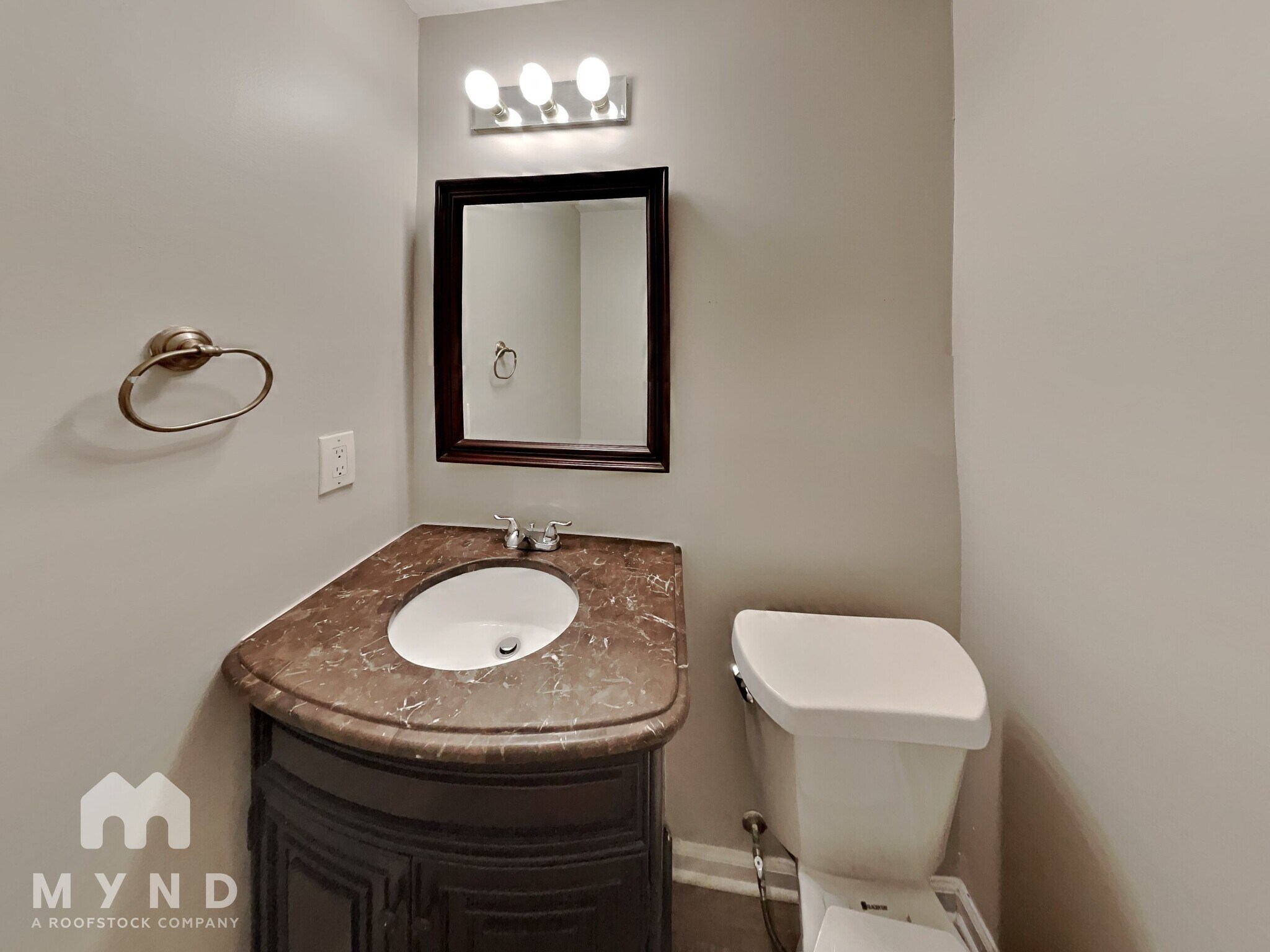 Building Photo - 723 River Valley Dr