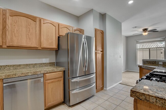 Building Photo - Modern 3 Bedroom Condo within a Gated Comm...