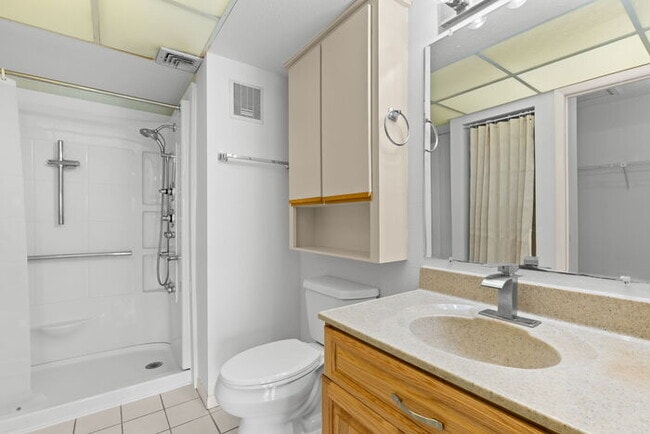 Building Photo - Condo For Rent on ST PETE BEACH!