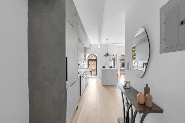 Building Photo - 217 Schaefer St