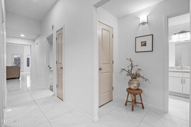 Building Photo - 13808 Paseo Sereno Dr