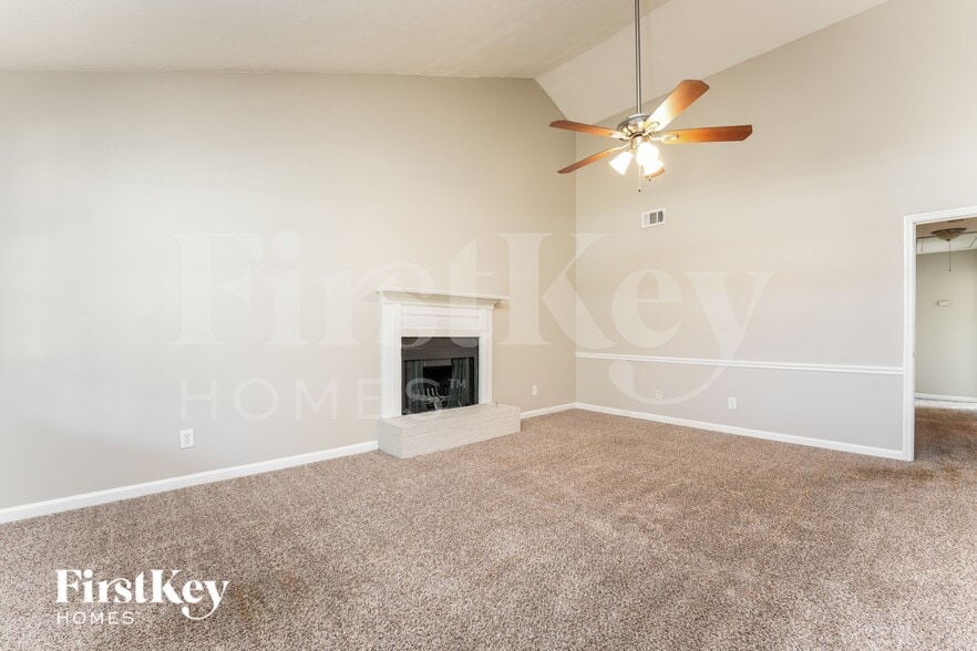 Building Photo - 3724 Red Rose Ct