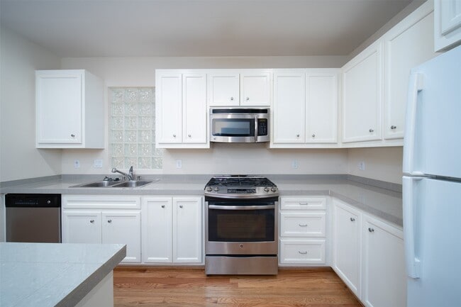 Building Photo - 3634 Main Plaza Dr