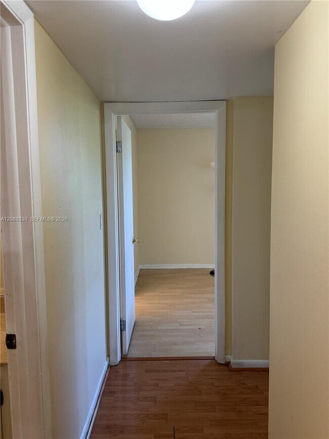 Building Photo - 10855 SW 112th Ave