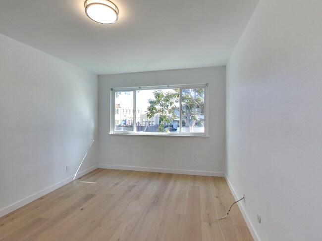 Building Photo - 1504 Newlands Ave