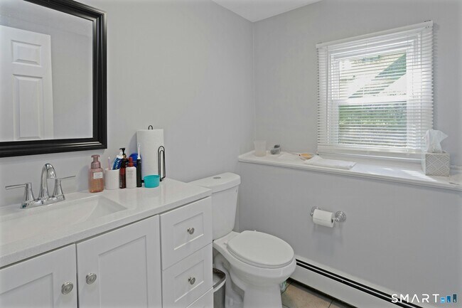 Building Photo - 25 Quinsey Dr