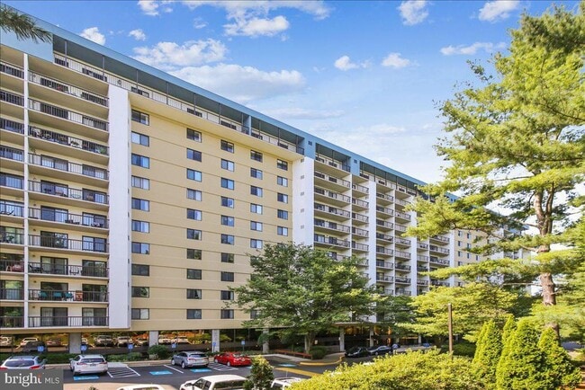 Building Photo - 3800 Powell Ln