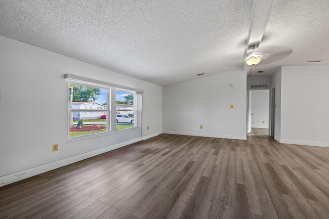Building Photo - 11831 Bay Pl