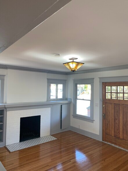 Living Room, bookshelves, built in storage. - 515 N Atlantic Blvd