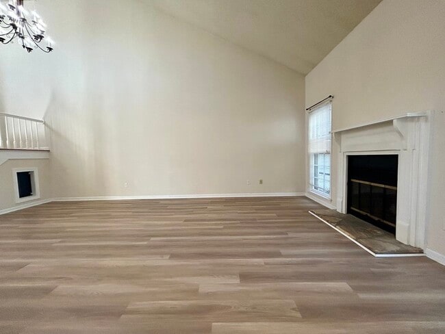 Building Photo - 6817 El Greco Ct