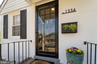 Building Photo - 1334 Bayliss Dr