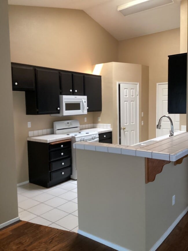 Building Photo - Centrally Located Home in Kitty Hawk