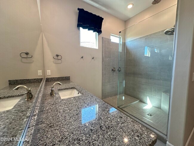 Building Photo - 12474 N Appling Ave