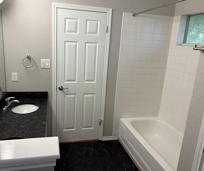 Building Photo - 14707 Single Trce