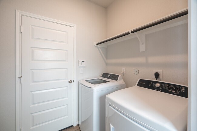 Building Photo - 100 Ashe Juniper Wy