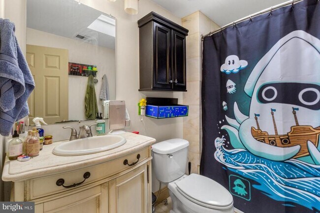 Building Photo - 139 Davis St