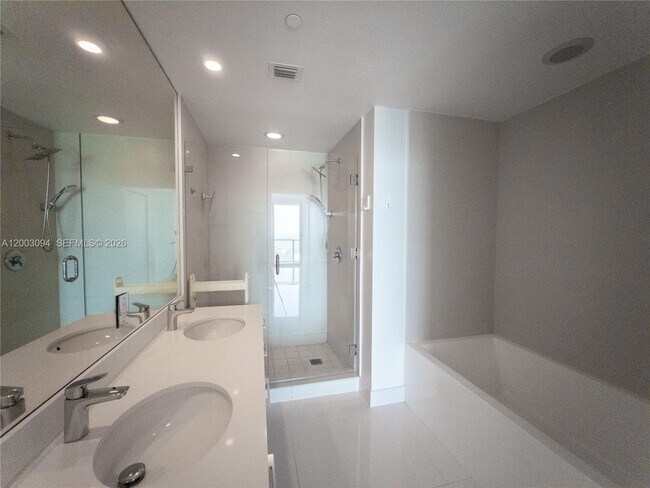 Building Photo - 501 NE 31st St