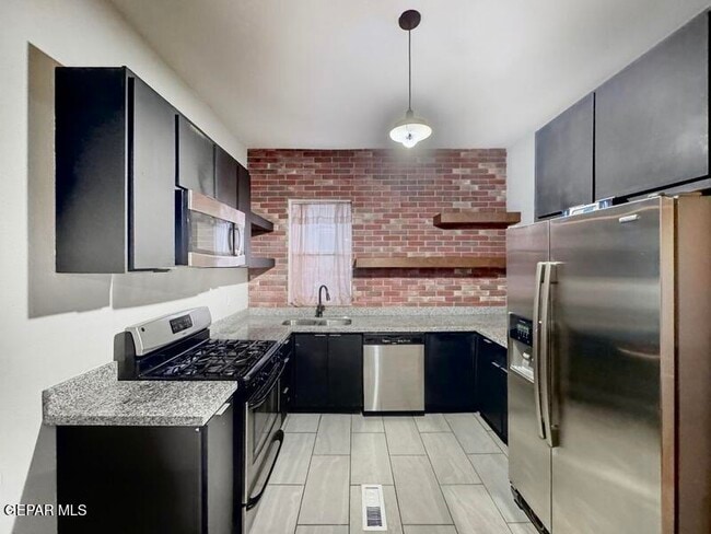 Building Photo - 1305 E Rio Grande Ave