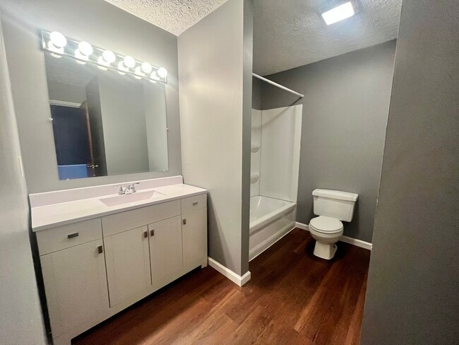 Building Photo - Thistlewood Lane