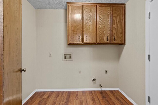 Building Photo - 8606 Mesa Dr