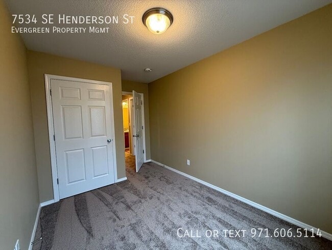 Building Photo - 7534 SE Henderson St