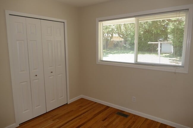 Building Photo - SE Garrett Dr - Milwaukie 3 bedroom with hardwood floors