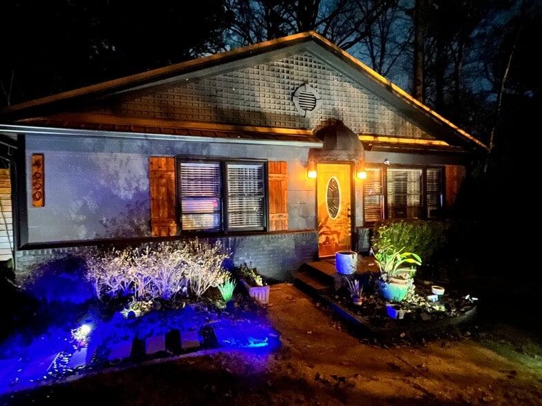 Building Photo - 4650 Ridge Dr