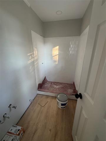 Building Photo - 404 Valentine Ln