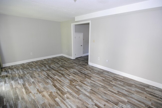 Building Photo - 19 Colonial Dr